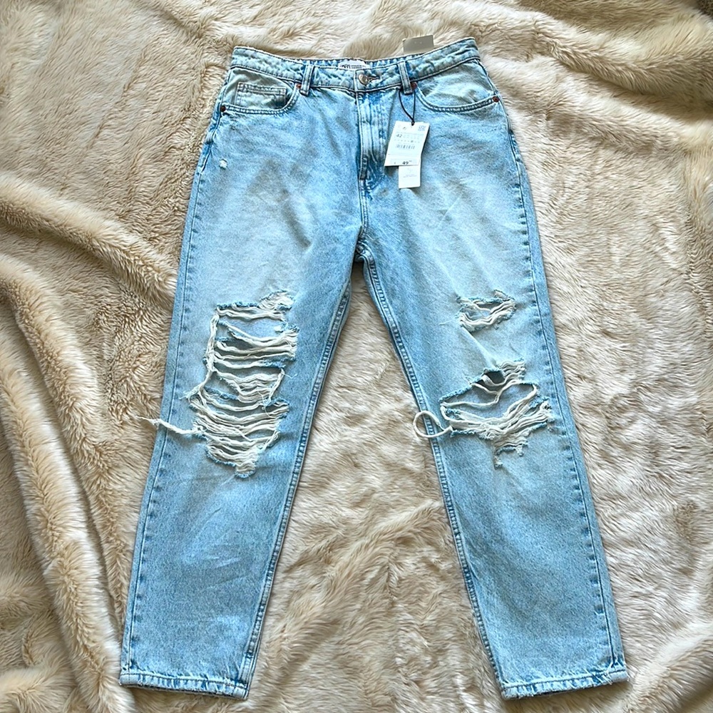 New with Tags Zara Ripped Mom Fit jeans in size: US 10
